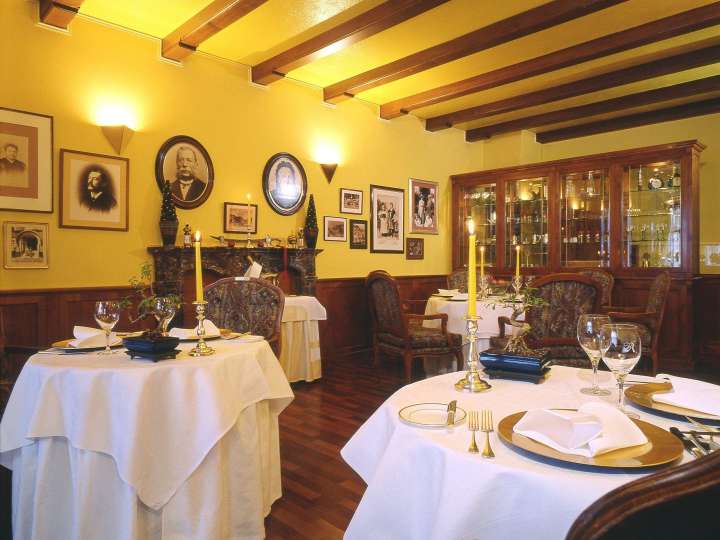 Chez Meyer's Restaurant, Hotel Regina